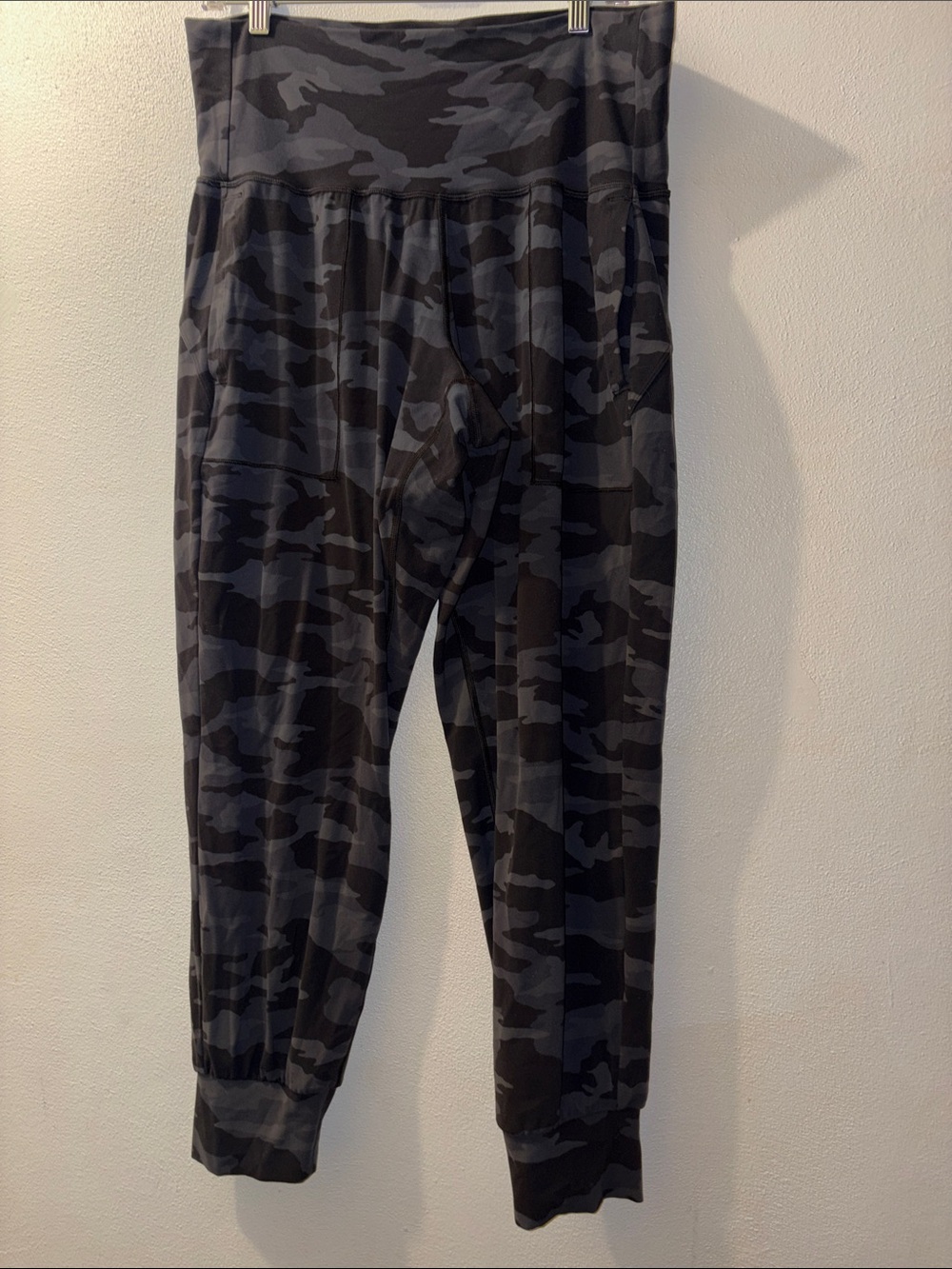 Athleta Black and Gray Camo Jogger Leggings size 1X